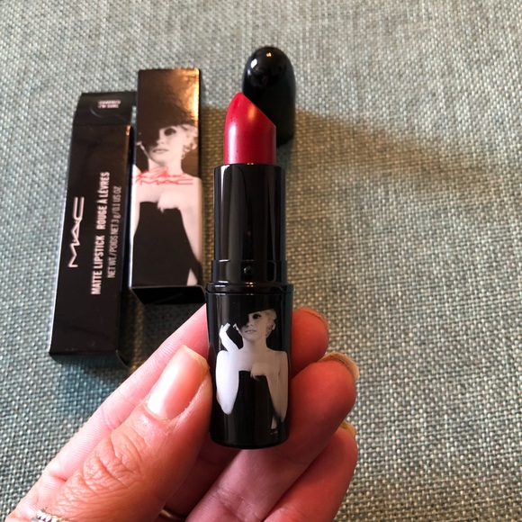 MAC Marilyn Monroe Charmed, I’m Sure Lipstick - Picture 3 of 5